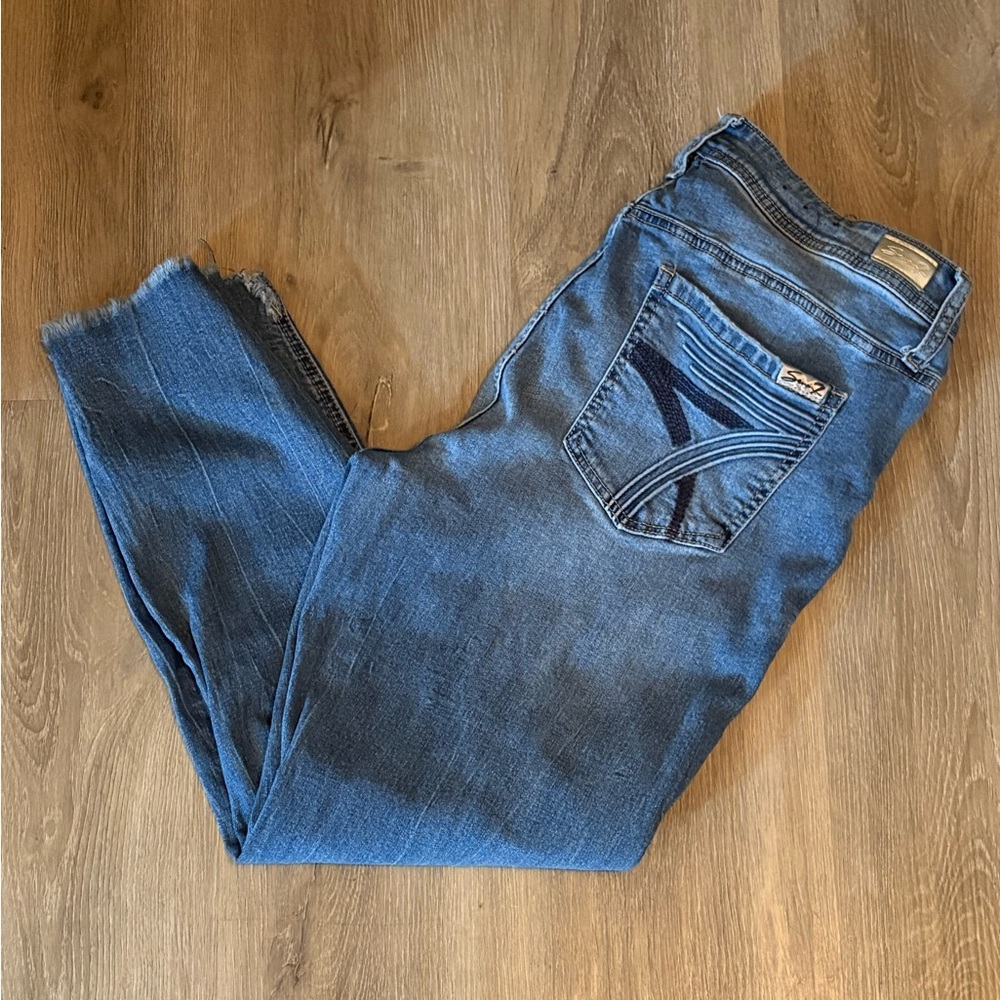 Seven7 Blue Straight Leg Capri Jeans